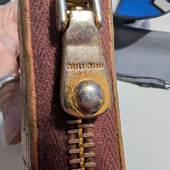 MiuMiu Croc Embossed Leather Wallet In Tan. The Interior Leather Is Terra Cotta - Picture 10 of 17